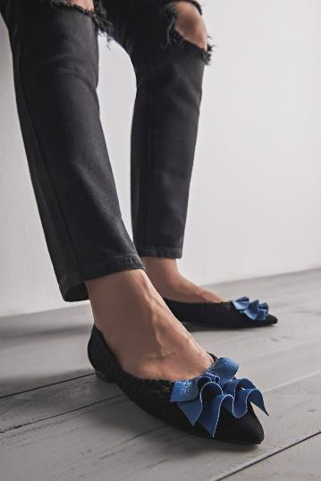 Ruffle Woven Flats
