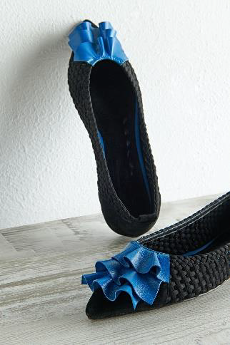 Ruffle Woven Flats