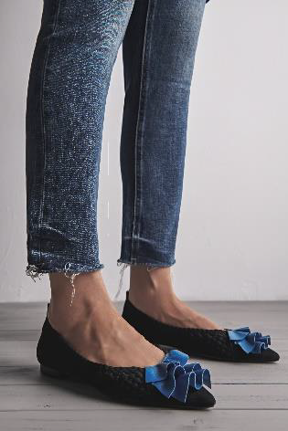 Ruffle Woven Flats