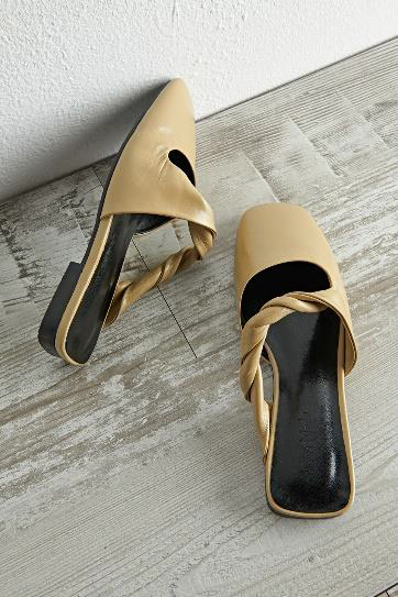 Twisted Mules
